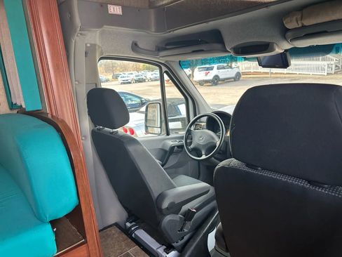 Used 2011 Mercedes-Benz Sprinter 3500 image 10