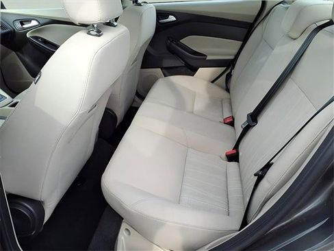 Used 2015 Ford Focus SE image 8