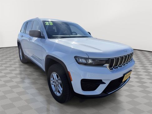 Used 2023 Jeep Grand Cherokee Laredo AWD/4WD image 8