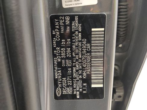 Used 2025 Hyundai Elantra SE FWD image 33