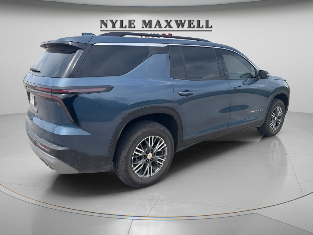 Used 2025 Chevrolet Traverse LT w/ Driver Confidence Package FWD image 4