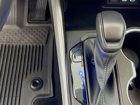 Certified 2023 Toyota Highlander L image 16