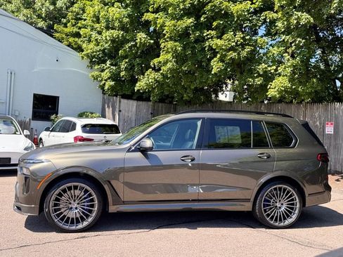 Used 2024 BMW ALPINA XB7 AWD/4WD image 3