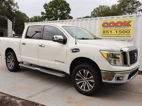 Used 2017 Nissan Titan SL AWD/4WD image 2
