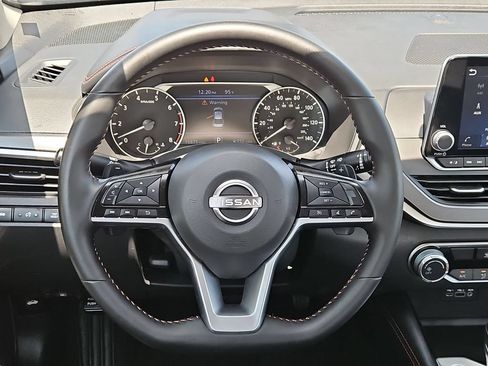 Used 2025 Nissan Altima 2.5 SR FWD image 23