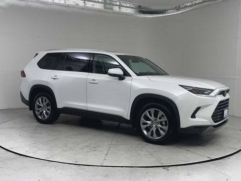 Used 2024 Toyota Grand Highlander AWD image 8