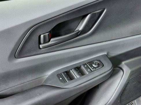 Used 2025 Toyota Prius FWD image 15