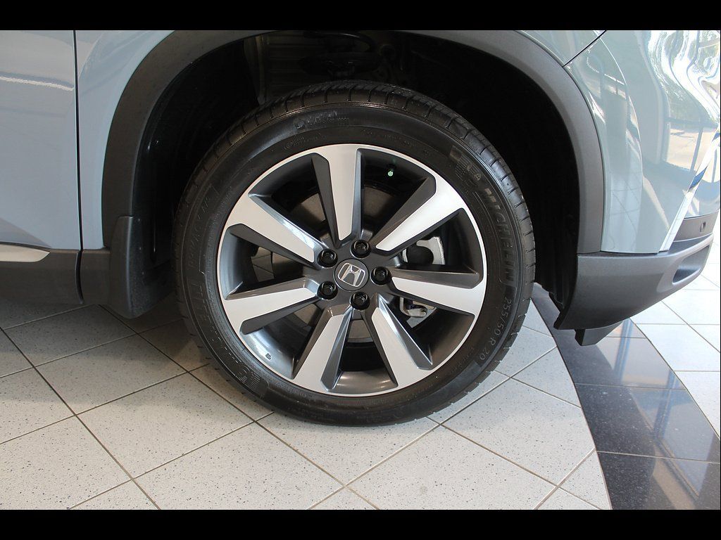 Certified 2025 Honda Pilot Touring image 10