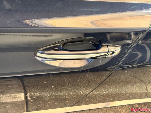 Used 2018 Toyota Avalon Limited w/ Carpet Mat Package FWD image 10