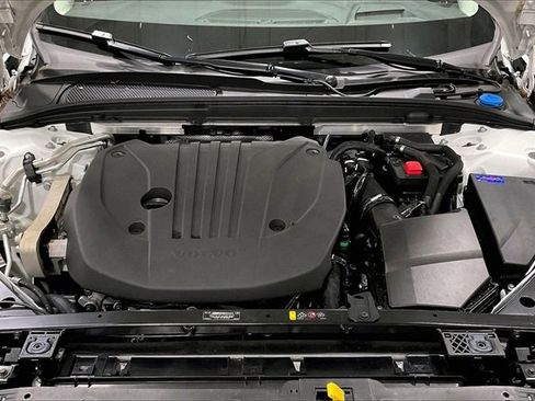 Certified 2024 Volvo V60 B5 Cross Country Ultimate w/ Protection Package Premier image 11