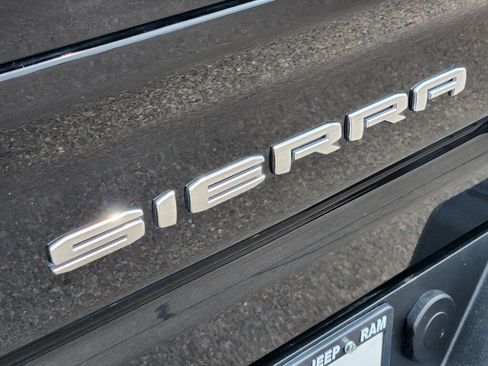Used 2025 GMC Sierra 2500 AT4 w/ AT4 Premium Plus Package AWD/4WD image 11