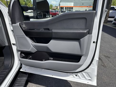 Used 2024 Ford F550 4x4 Crew Cab Super Duty image 11