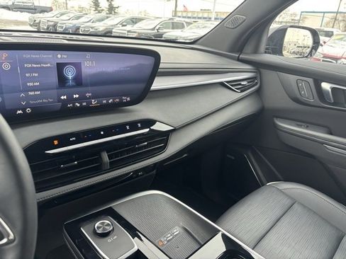 Used 2025 Buick Enclave Sport Touring w/ Power Package image 34