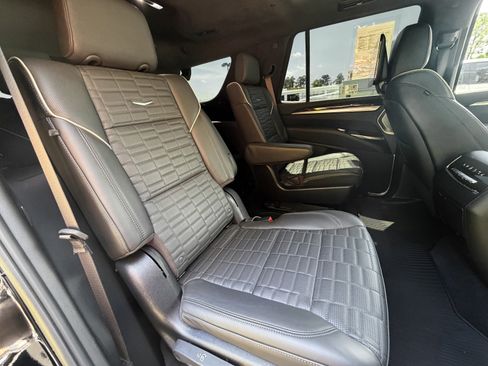 Used 2025 Cadillac Escalade Sport Platinum AWD/4WD image 17