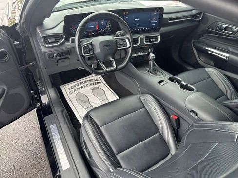 Used 2025 Ford Mustang Premium RWD image 9