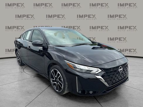Used 2025 Nissan Sentra SR FWD image 4