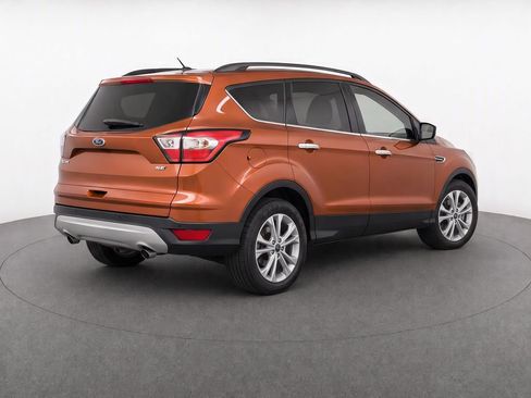 Used 2017 Ford Escape SE w/ Equipment Group 201A FWD image 3