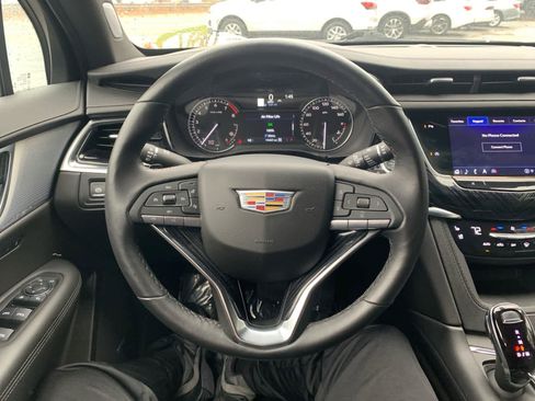Certified 2025 Cadillac XT6 Premium Luxury image 16
