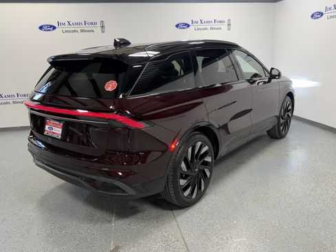 Used 2025 Lincoln Nautilus Reserve image 6