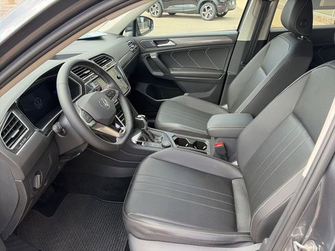 Used 2023 Volkswagen Tiguan SE AWD/4WD image 13