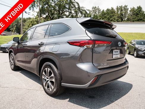 Used 2022 Toyota Highlander XLE FWD image 5