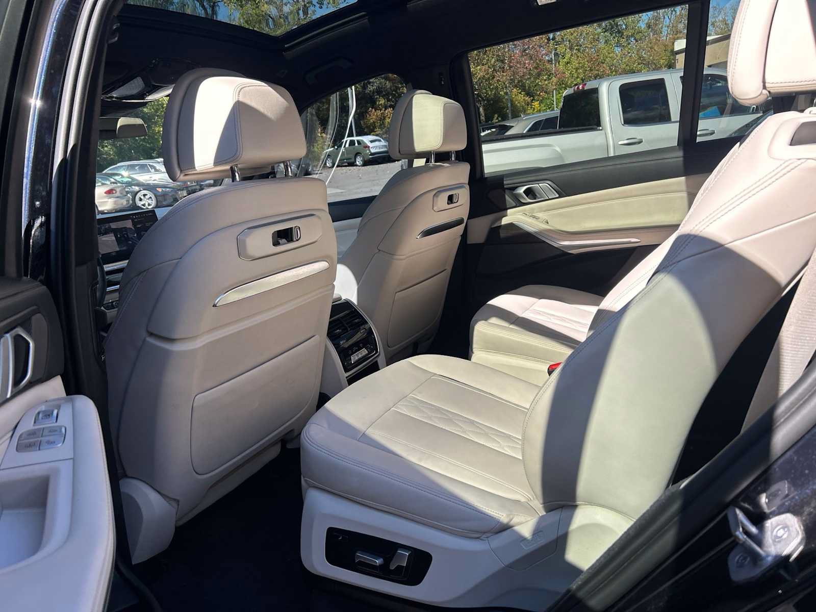 Used 2023 BMW X7 xDrive40i AWD/4WD image 2