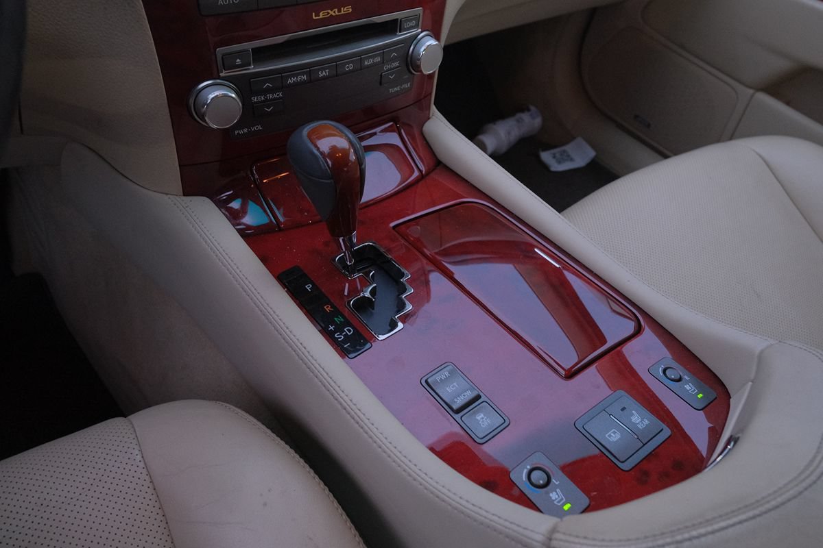 Used 2011 Lexus LS 460 w/ Comfort Pkg RWD image 25