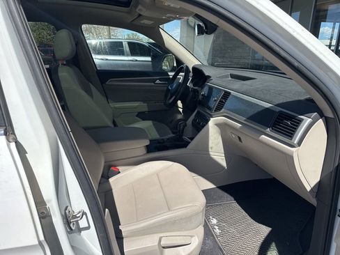 Used 2021 Volkswagen Atlas SE w/ Panoramic Sunroof Package image 3