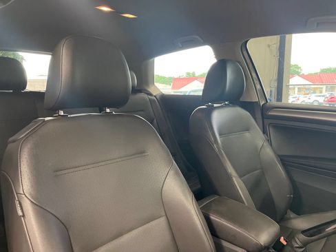 Used 2015 Volkswagen Golf S FWD image 44