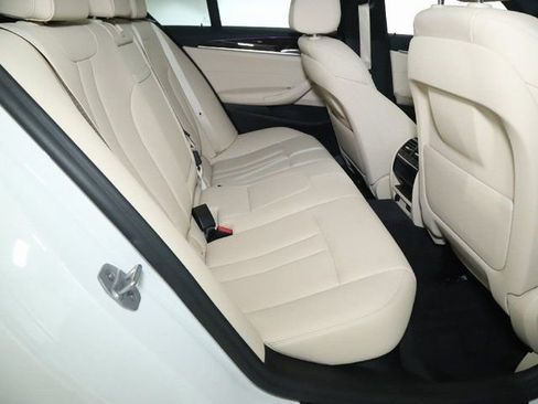 Used 2020 BMW 530i xDrive w/ Premium Package image 33