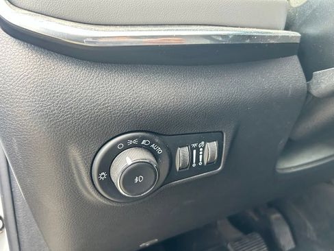 Used 2023 Jeep Compass Limited AWD/4WD image 13