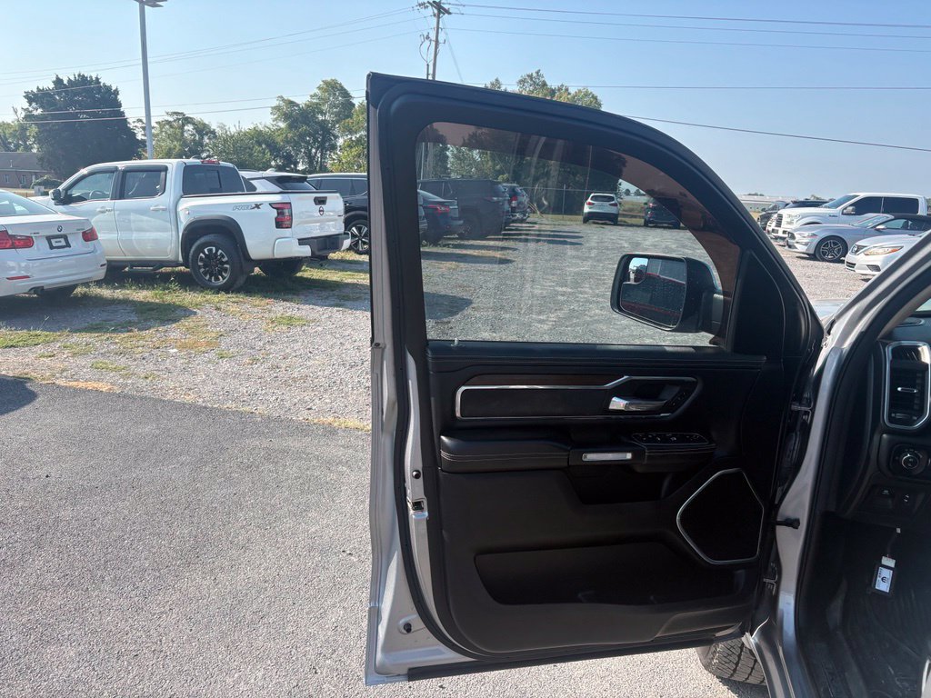 Used 2021 RAM 1500 Laramie AWD/4WD image 9