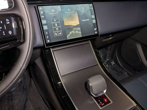 New 2026 Land Rover Range Rover Velar Dynamic SE image 12