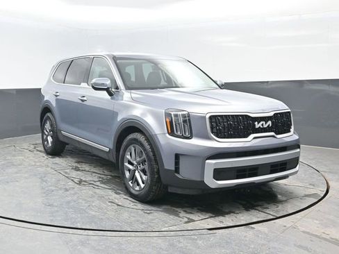 Used 2024 Kia Telluride LX image 2