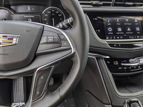 New 2025 Cadillac XT5 Luxury image 23