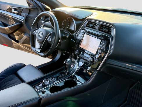 Certified 2023 Nissan Maxima SR w/ Sport Mat Group image 5