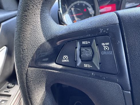 Used 2013 GMC Terrain SLE FWD image 32