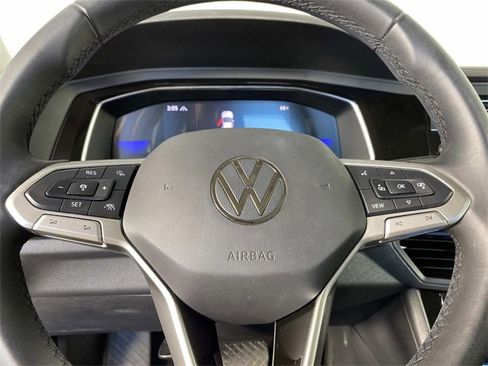 Used 2022 Volkswagen Jetta SE w/ Panoramic Sunroof Package image 14