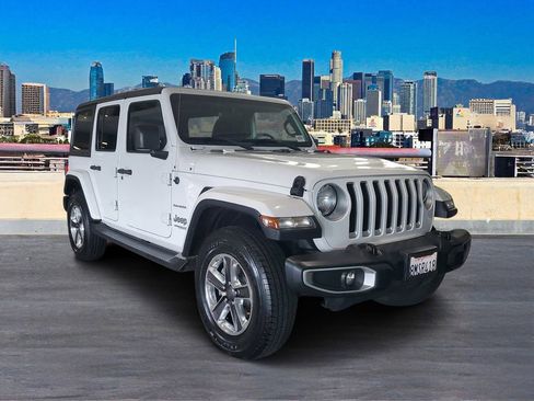 Used 2018 Jeep Wrangler Unlimited Sahara image 3