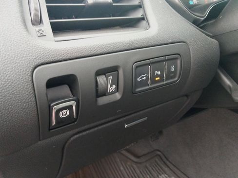 Used 2017 Chevrolet Impala LT w/ Leather Package image 23