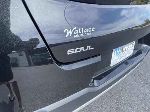 Certified 2023 Kia Soul LX w/ LX Technology Package FWD image 6