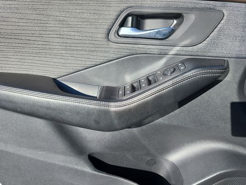 Used 2023 Nissan Rogue SV image 23