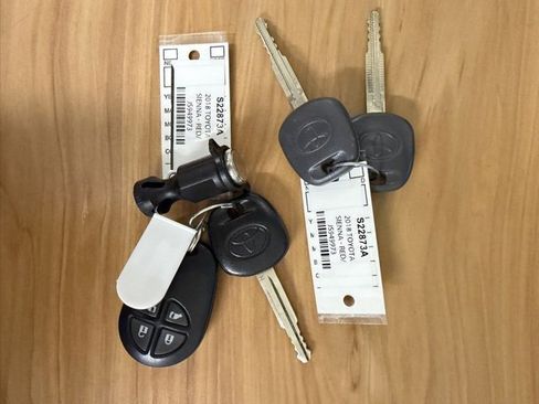 Used 2018 Toyota Sienna LE image 4