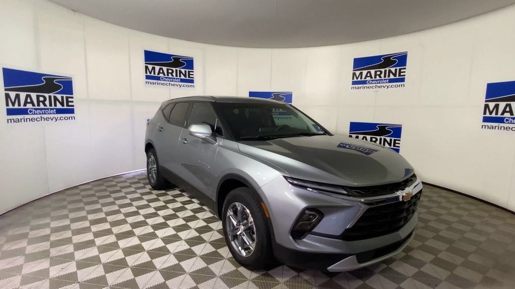Used 2023 Chevrolet Blazer LT FWD image 4