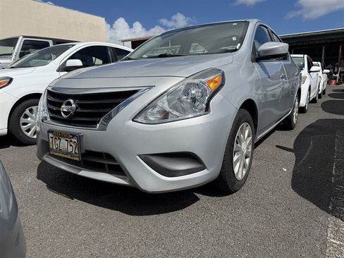 Used 2018 Nissan Versa SV FWD image 1
