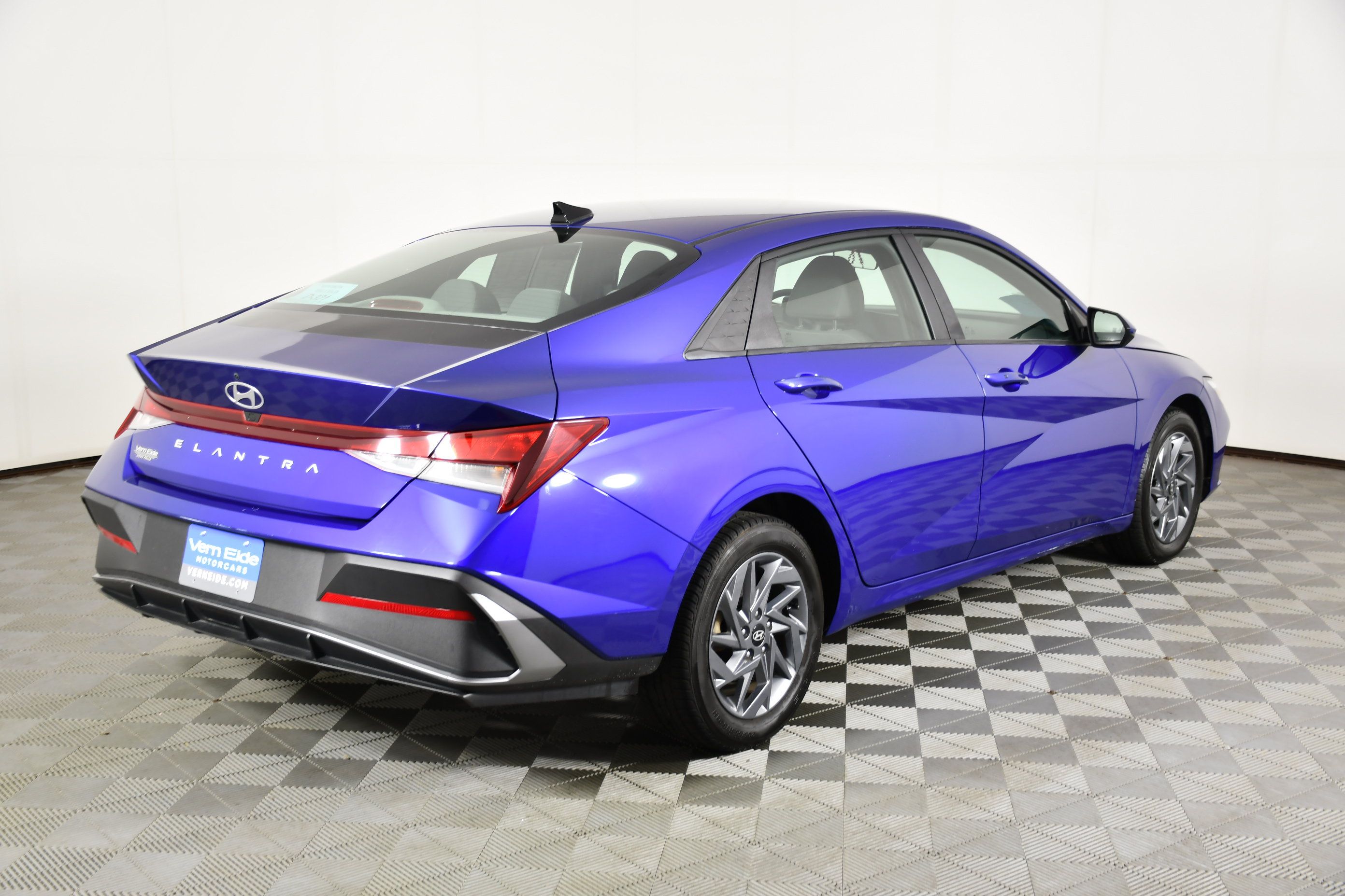 Used 2024 Hyundai Elantra SEL FWD image 6