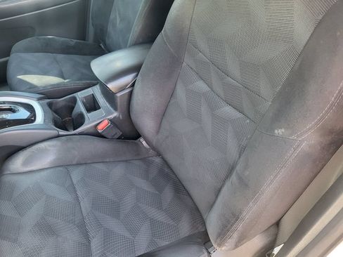 Used 2016 Nissan Rogue SV AWD/4WD image 15