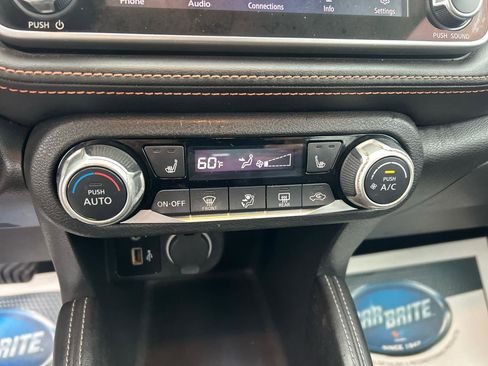 Used 2019 Nissan Kicks SR w/ SR Premium Package FWD image 17