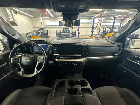 Used 2022 Chevrolet Silverado 1500 LT AWD/4WD image 6