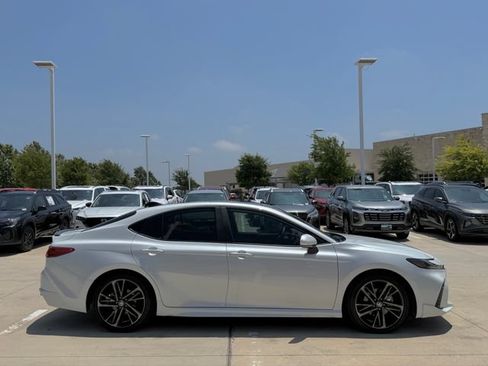 Used 2025 Toyota Camry XSE FWD image 5